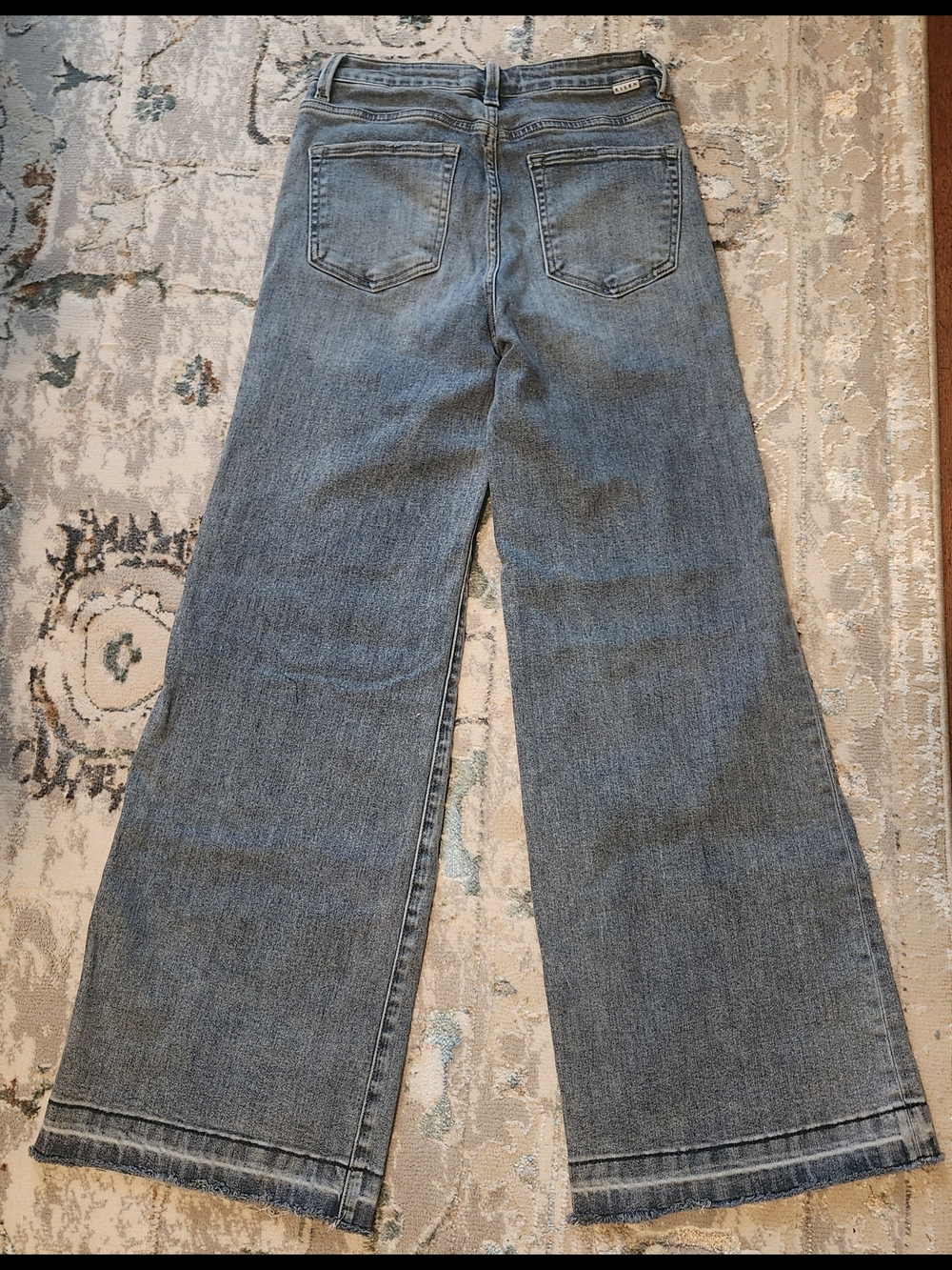 High-Rise Flare Jeans in Light Blue Wash- Risen Jeans - Picture 2 of 6